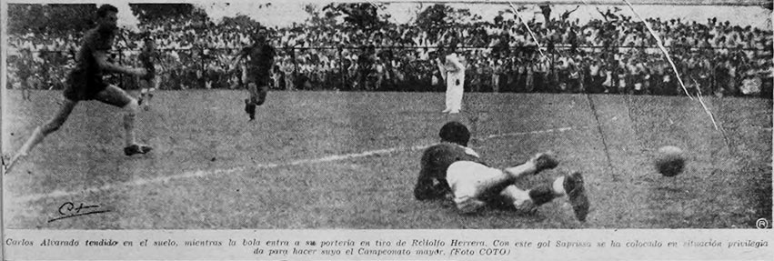 Gol de Rodolfo Herrera. Foto Coto. La Republica, 5 de mayo de 1953